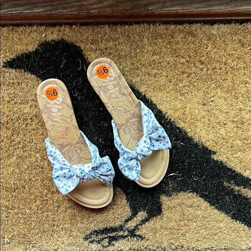 NWT Blowfish Anina Blue Floral Sandals